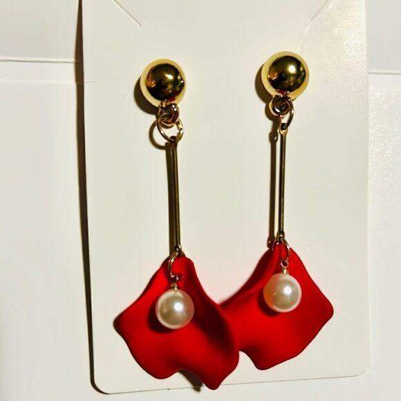 Red Dangle Earrings - Picture 3 of 4